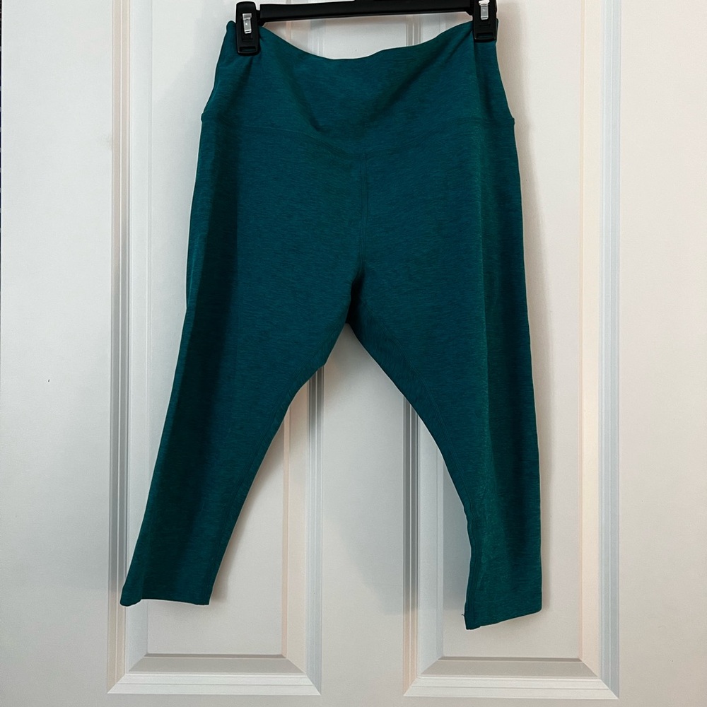 Beyond Yoga Teal Cropped Leggings